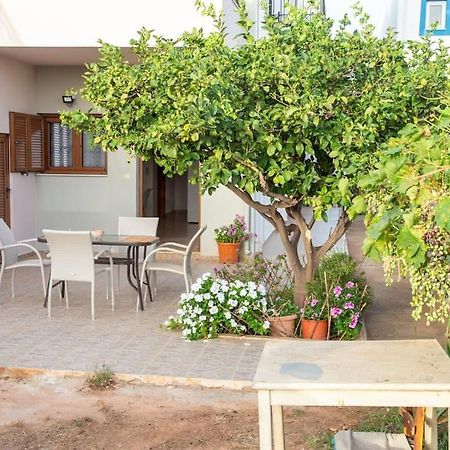 Εξοχη Και Θαλασσα Makrýgialos Exterior foto