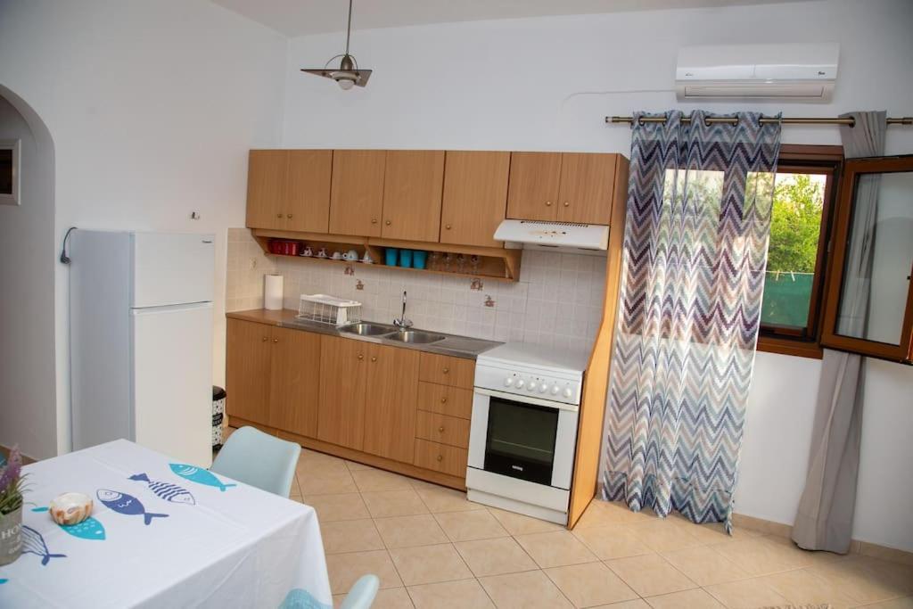 Εξοχη Και Θαλασσα Makrýgialos Exterior foto