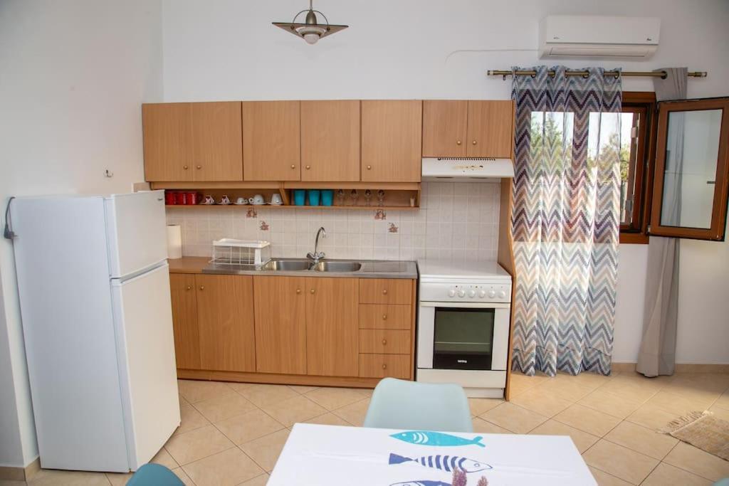 Εξοχη Και Θαλασσα Makrýgialos Exterior foto